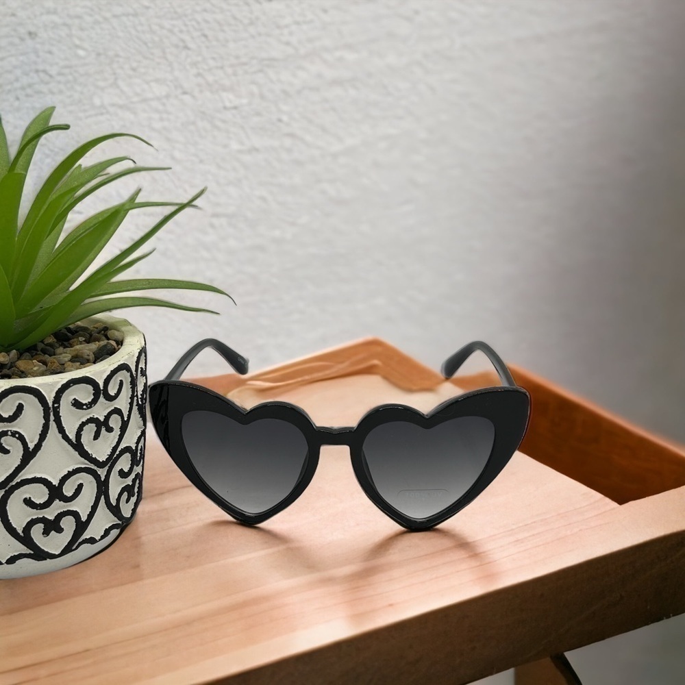 FASHION WOMAN CAT EYE SUNGLASSES